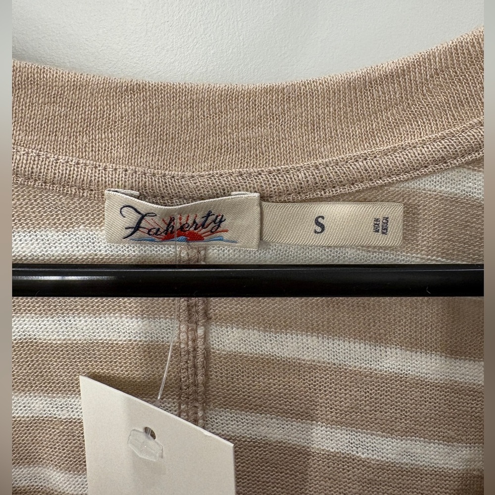 New women’s Faherty Oceanside Linen V-neck top - Picture 2 of 3